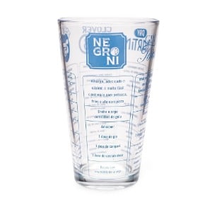 Copo com receitas de drinks