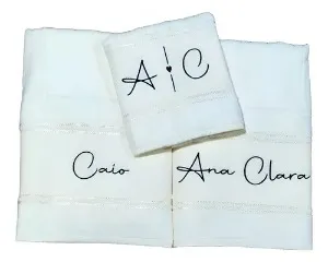Kit com 3 toalhas bordadas para casal
