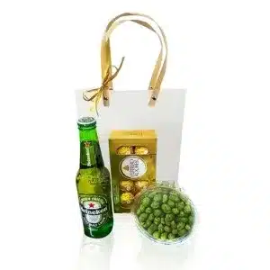 Kit com cerveja, chocolate e petisco
