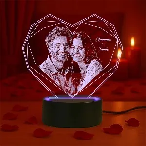 Luminária LED de acrílico com foto do casal