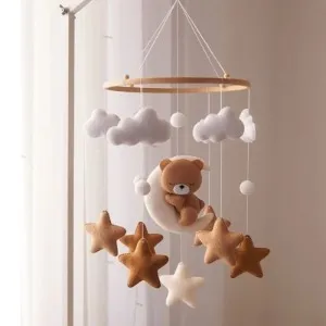 Móbile de ursinho dorminhoco na lua