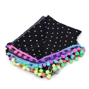 Canga de praia com pompons